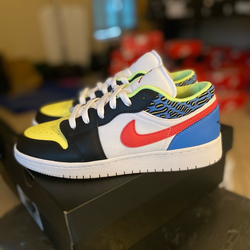 Jordan 1 Low “Children’s Art” DH5927-006